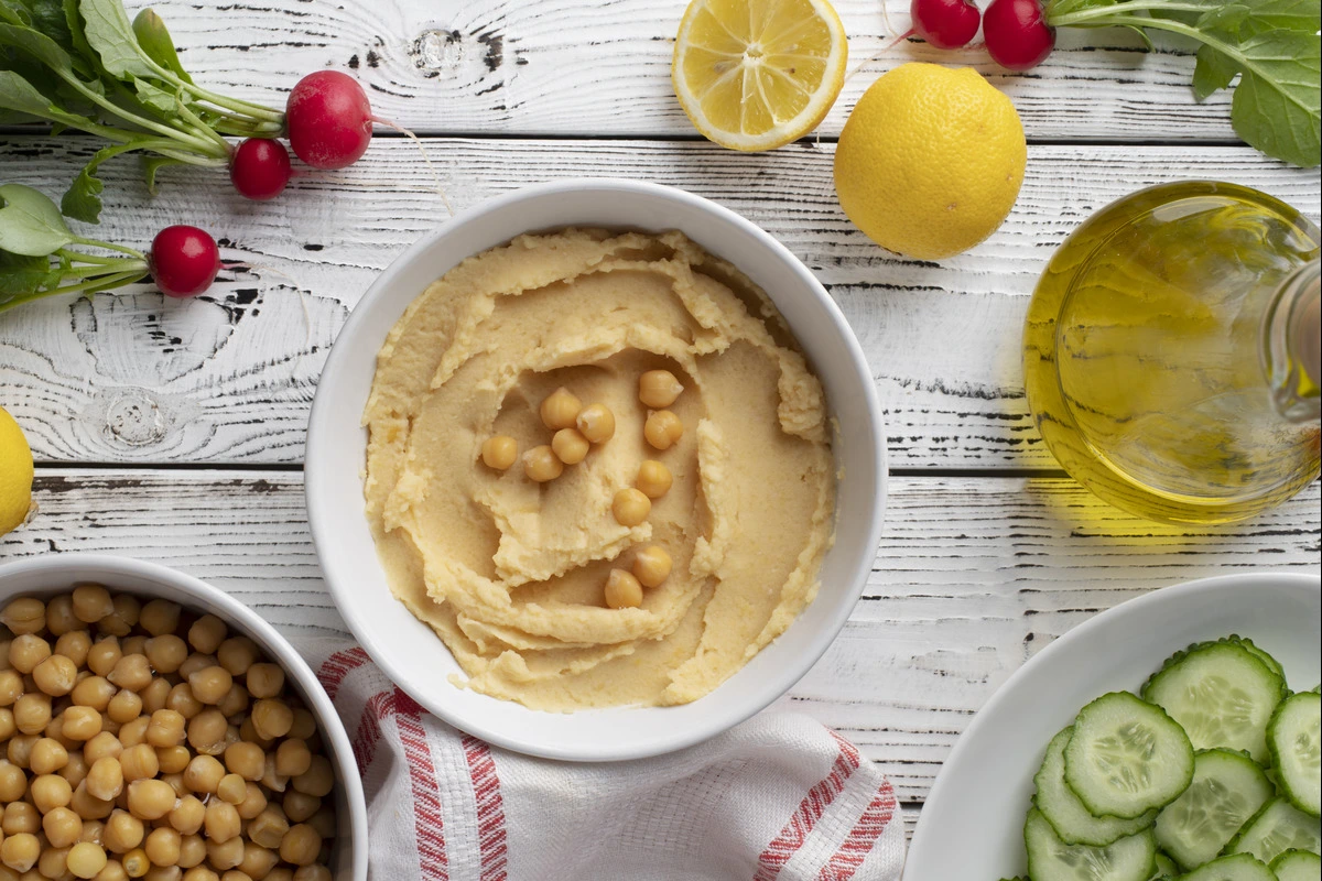 Freshly made hummus and warm pita bread